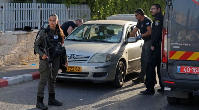 La policía israelí dice que dos hombres dispararon cerca de una tumba judía en Jerusalén en un presunto «ataque terrorista»